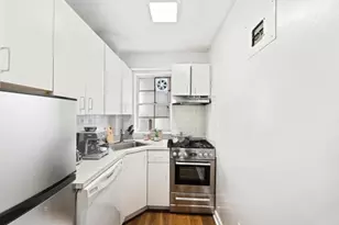 321 E 48th St, New York, NY 10017 - Photo 12
