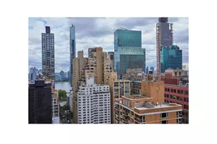 212 E 47th St, New York City, NY 10017 - Photo 8