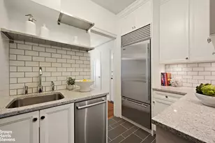 11 W 69th St, New York City, NY 10023 - Photo 8
