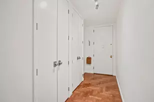 393 W 49th St, New York City, NY 10019 - Photo 18