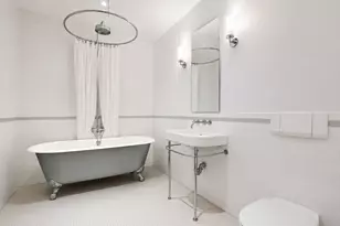 335 W 38th St, New York City, NY 10018 - Photo 8