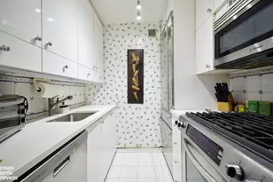 235 E 57th St, New York City, NY 10022 - Photo 4