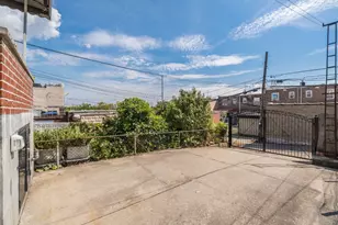 20-17 26th St, New York City, NY 11105 - Photo 24