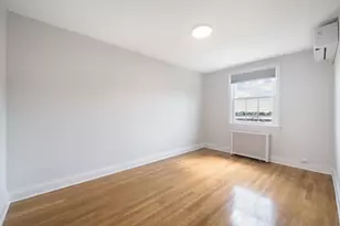 20-17 26th St, New York City, NY 11105 - Photo 12