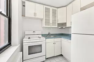 200 E 24th St, New York City, NY 10010 - Photo 4