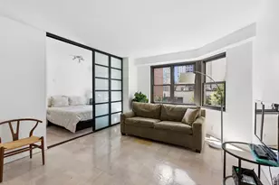 220 E 57th St, New York City, NY 10022 - Photo 2