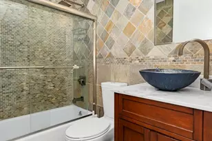 236 E 47th St, New York City, NY 10017 - Photo 16
