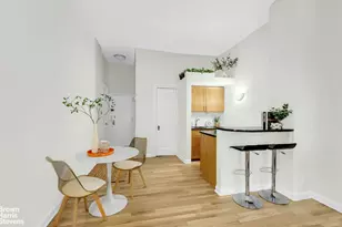 140 W 69th St, New York City, NY 10023 - Photo 6