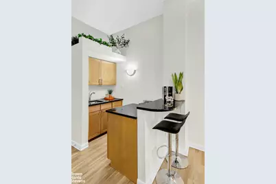140 W 69th Street #22C, New York, NY 10023 - Photo 4