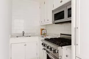 249 E 48th St, New York City, NY 10017 - Photo 4