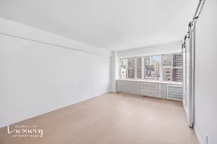 333 E 46th St, New York City, NY 10017 - Photo 4