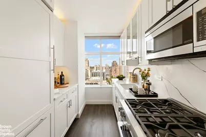 160 W 66th Street #17B, New York, NY 10023 - Photo 6