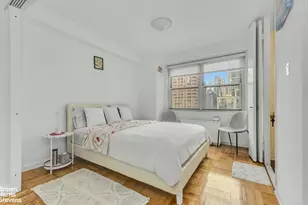 300 E 40th St, New York City, NY 10016 - Photo 4