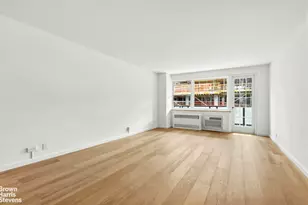 39 Gramercy Park N, New York City, NY 10010 - Photo 2