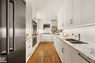317 W 89th St, New York City, NY 10024 - Photo 4