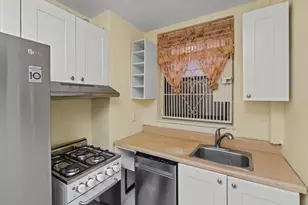 135 W 58th St, New York, NY 10019 - Photo 6