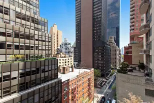210 E 47th St, New York City, NY 10017 - Photo 4