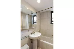 210 E 47th St, New York City, NY 10017 - Photo 6