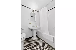 470 W 24th St, New York City, NY 10011 - Photo 12