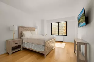 200 E 61st St, New York City, NY 10065 - Photo 2