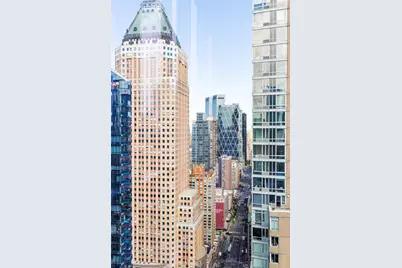 247 W 46th Street #4001, New York, NY 10036 - Photo 14