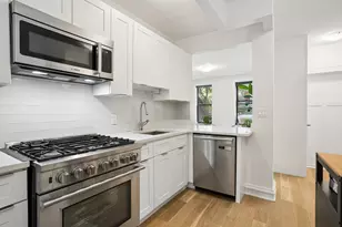 342 W 21st St, New York City, NY 10011 - Photo 2