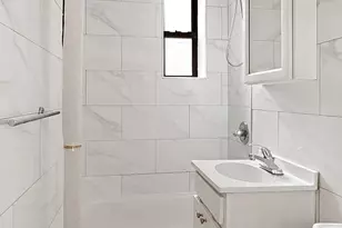21-06 35th St, New York City, NY 11105 - Photo 8