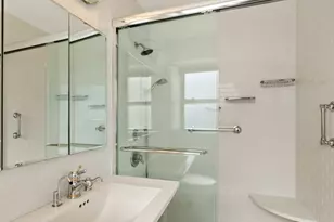 400 E 56th St, New York City, NY 10022 - Photo 10