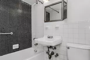 305 E 24th St, New York, NY 10010 - Photo 10