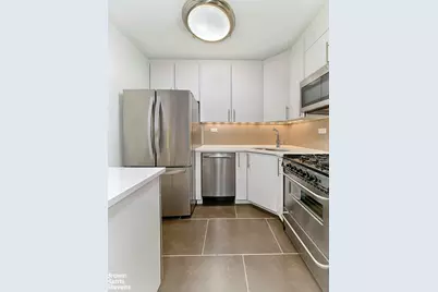300 E 40th Street #11A, New York City, NY 10016 - Photo 2
