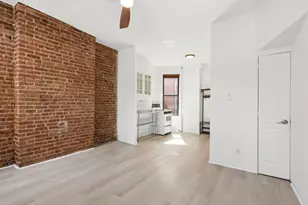 349 W 44th St, New York City, NY 10036 - Photo 4