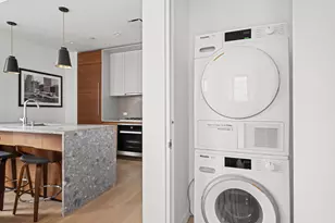 21-21 31st St, New York City, NY 11105 - Photo 8