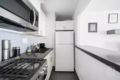 310 E 70th Street #5G, New York, NY 10021 - Photo 4