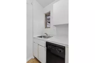 225 E 46th St, New York City, NY 10017 - Photo 2