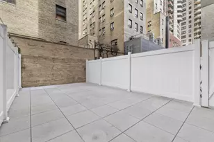 225 E 46th St, New York City, NY 10017 - Photo 4