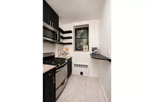 515 E 7th St, New York City, NY 11218 - Photo 6