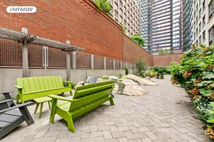535 W 52nd St, New York City, NY 10019 - Photo 6