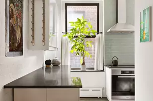 325 W 16th St, New York, NY 10011 - Photo 4