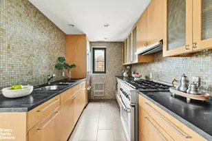 161 W 61st St, New York City, NY 10023 - Photo 4