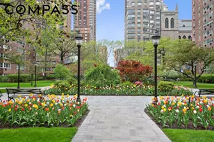 345 W 58th St, New York, NY 10019 - Photo 2