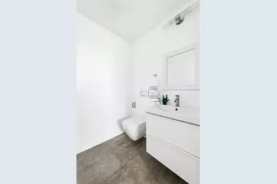 60 E 8th Street #18D, New York, NY 10003 - Photo 8