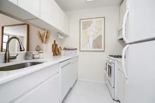 215 W 95th St, New York City, NY 10025 - Photo 2