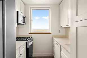 301 W 57th St, New York, NY 10019 - Photo 6