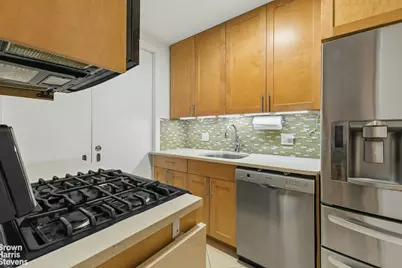 70-25 Yellowstone Boulevard #3X, Forest Hills, NY 11375 - Photo 2