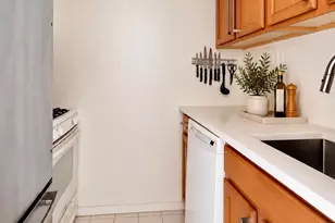 393 W 49th St, New York City, NY 10019 - Photo 6