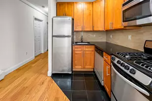 250 W 105th St, New York City, NY 10025 - Photo 2