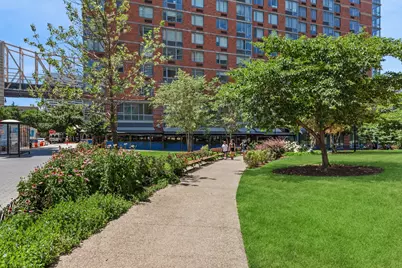 425 Main Street #3N, New York, NY 10044 - Photo 32