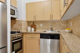 401 W 56th St, New York City, NY 10019 - Photo 4