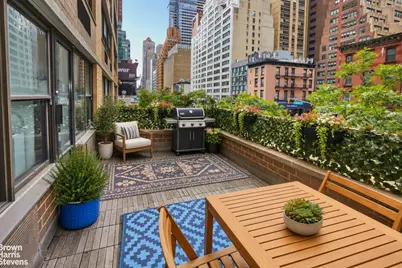 301 E 45th Street #2F, New York, NY 10017 - Photo 2