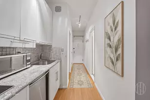 221 W 14th St, New York, NY 10011 - Photo 6